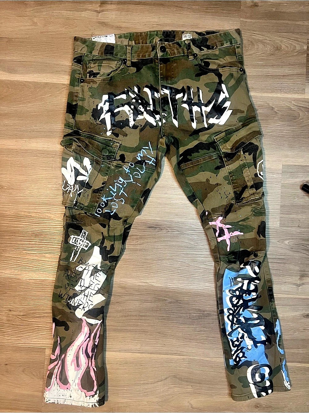 Smoke Rise Men's Camo Cargo Pants with Graffiti Styke Design RARE! Waist 38